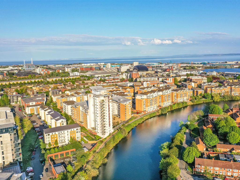 2 bed flat for sale in Balcony Apartment, Rio House, Century Wharf, Cardiff CF10, £230,000