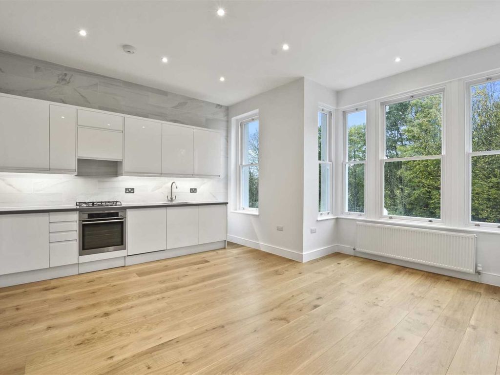 2 bed flat to rent in Archway Road, Highgate N6, £2,000 pcm