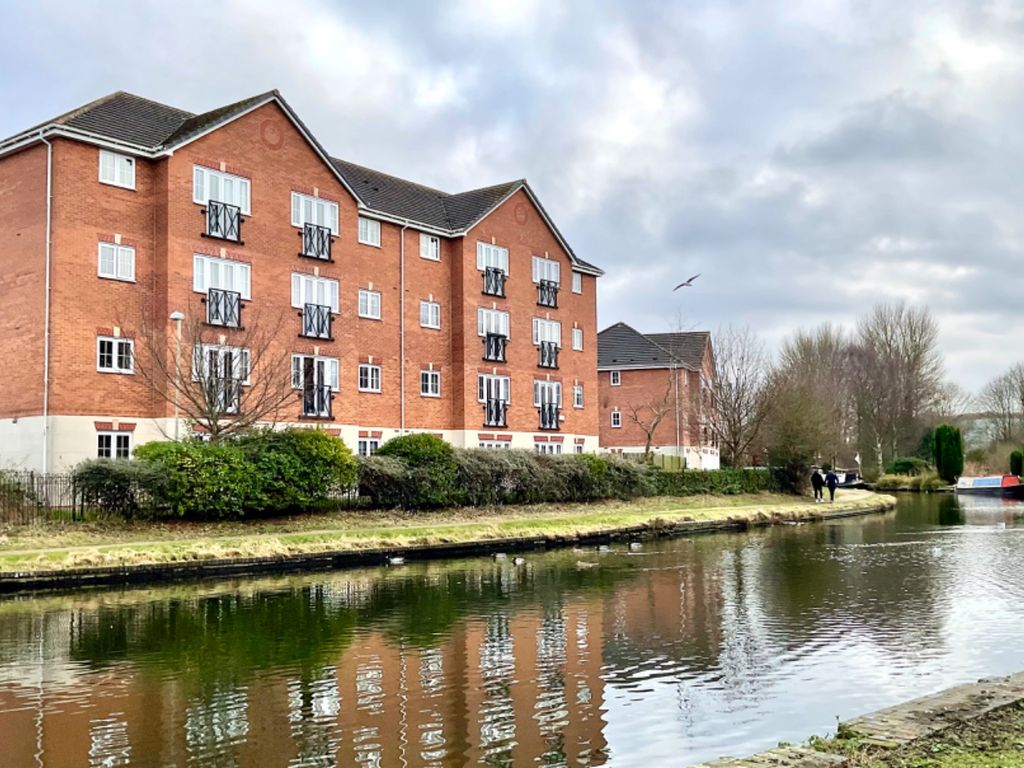 2 bed flat for sale in Quayside Walk, Netherton, Dudley DY2, £130,000