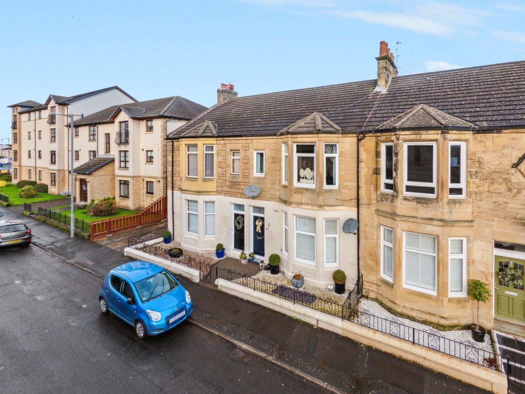 2 bed flat for sale in Dalratho Road, Grangemouth FK3, £119,000