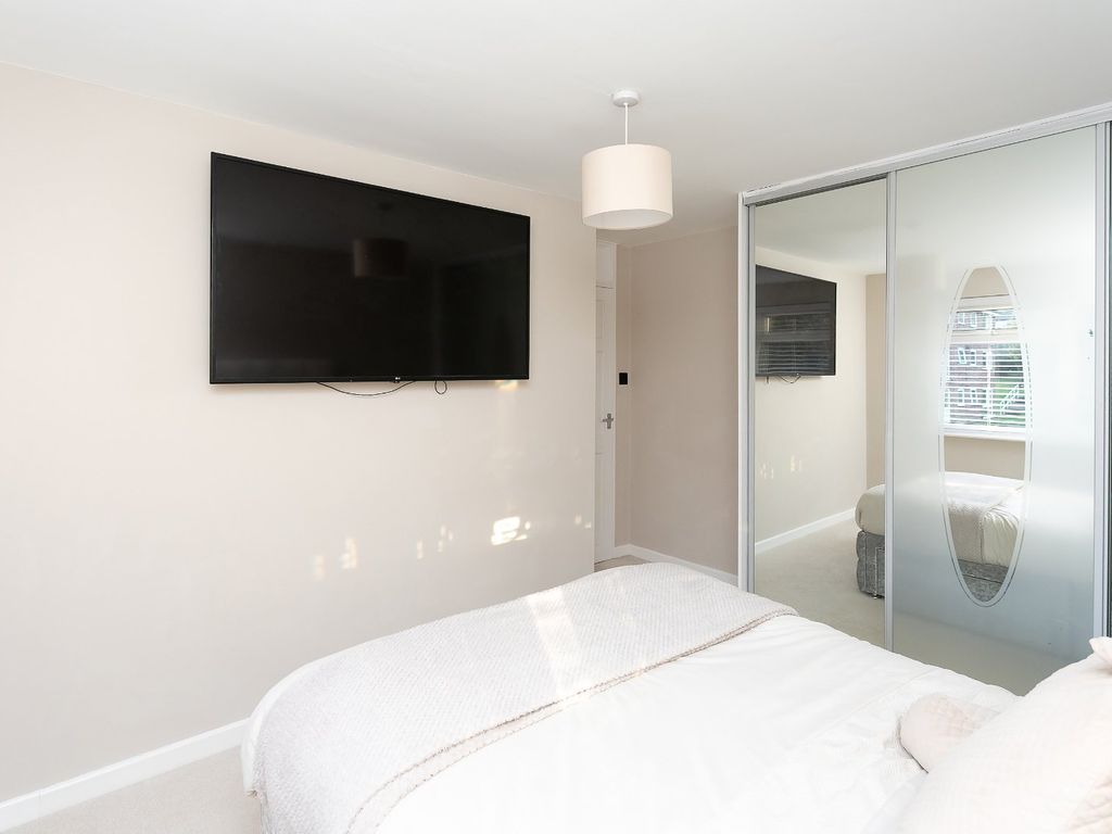 2 bed flat for sale in Aston View, Hemel Hempstead HP2, £225,000