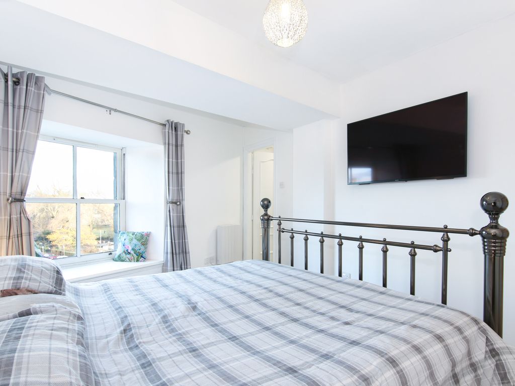 2 bed flat for sale in 17/40 Johns Place, Leith EH6, £270,000