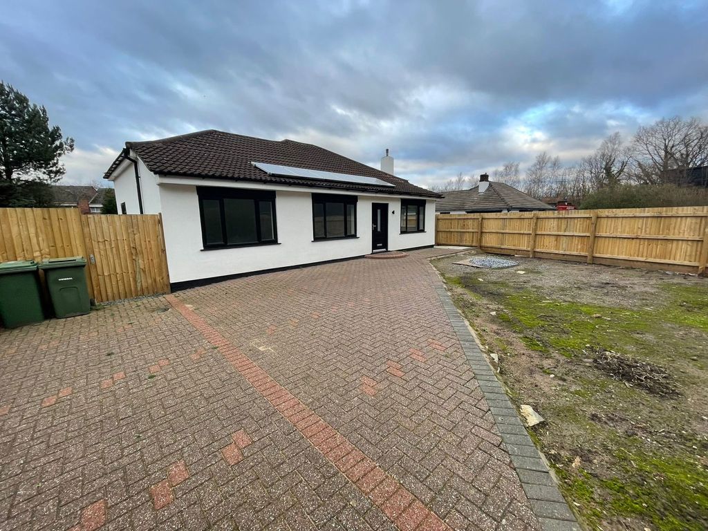 3 bed bungalow for sale in Eastham Rake, Eastham, Wirral CH62, £290,000
