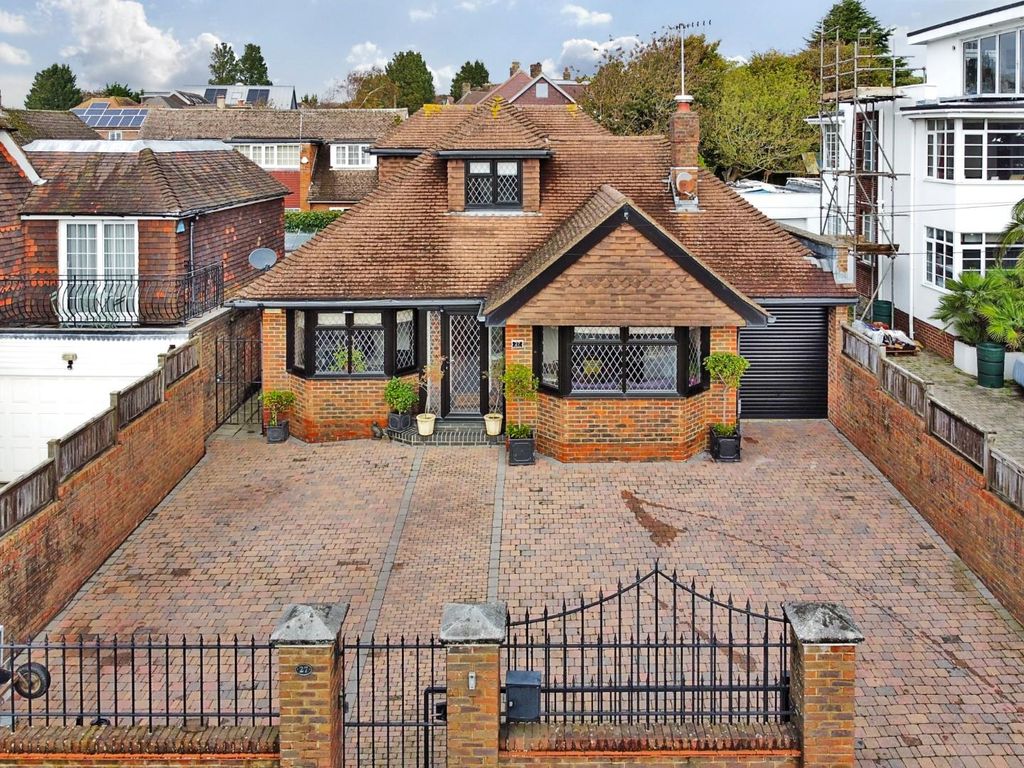 4 bed property for sale in The Droveway, Hove BN3, £1,250,000