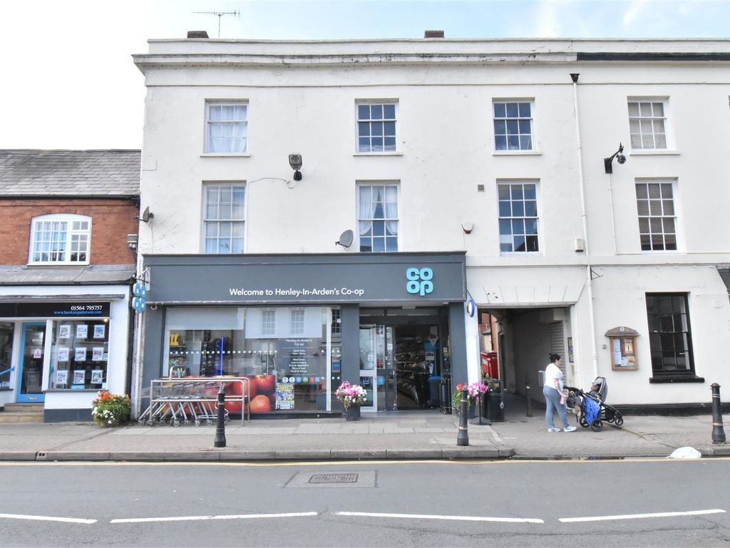 2 bed flat for sale in High Street, Henley-In-Arden B95, £240,000