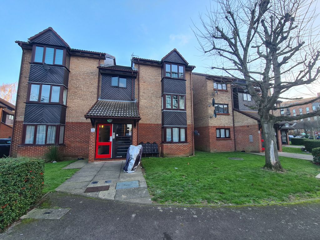 Studio for sale in Pasteur Close, Colindale NW9, £180,000
