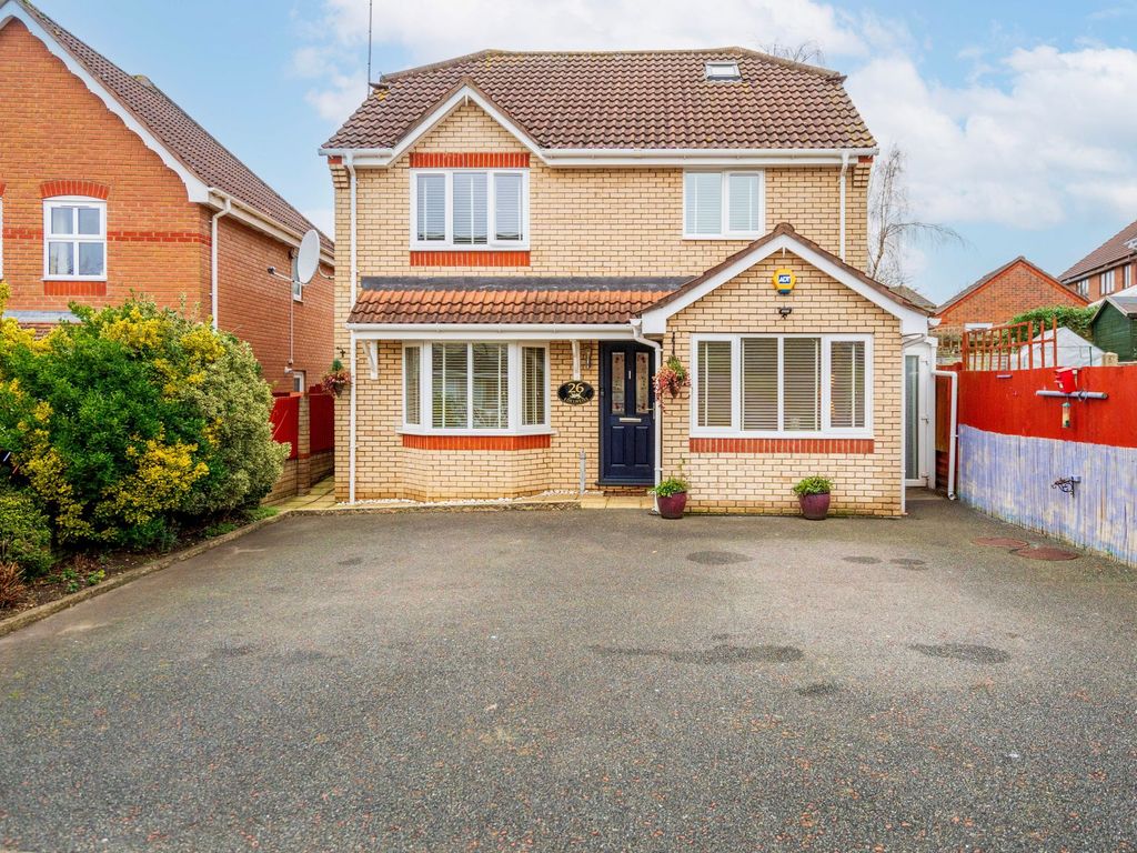 4 bed detached house for sale in Thistledown Road, Horsford NR10, £450,000