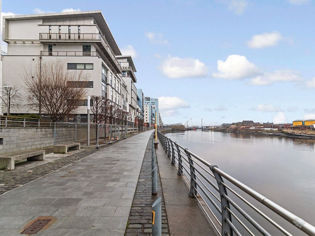 2 bed flat for sale in Glasgow Harbour Terraces, Glasgow Harbour, Glasgow G11, £210,000