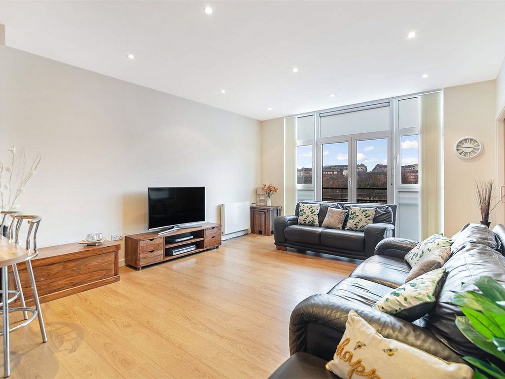 2 bed flat for sale in Glasgow Harbour Terraces, Glasgow Harbour, Glasgow G11, £210,000