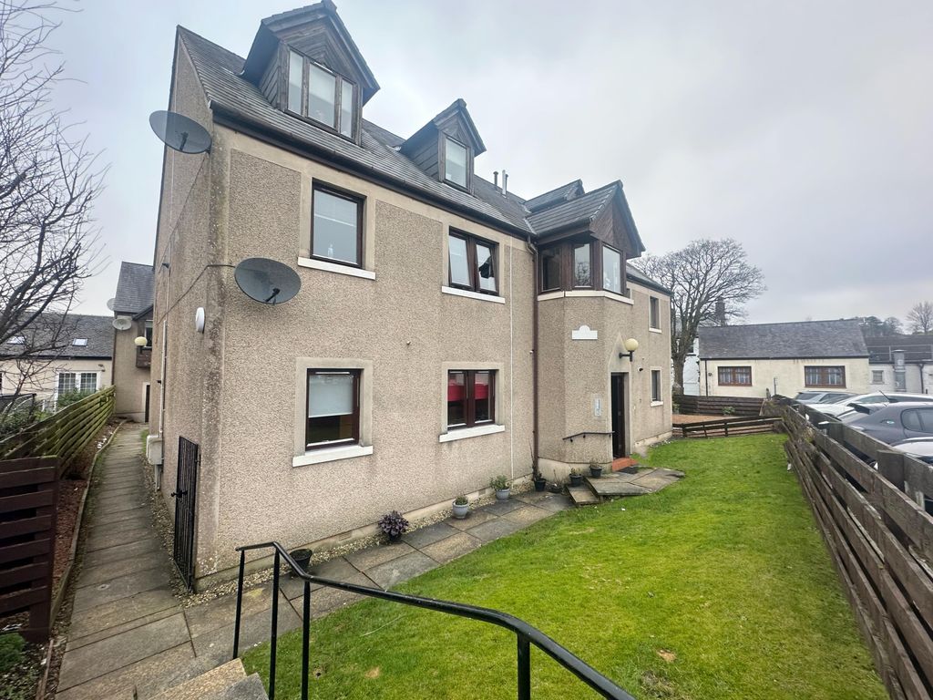 2 bed flat to rent in Townhead Court, Strathaven ML10, £675 pcm