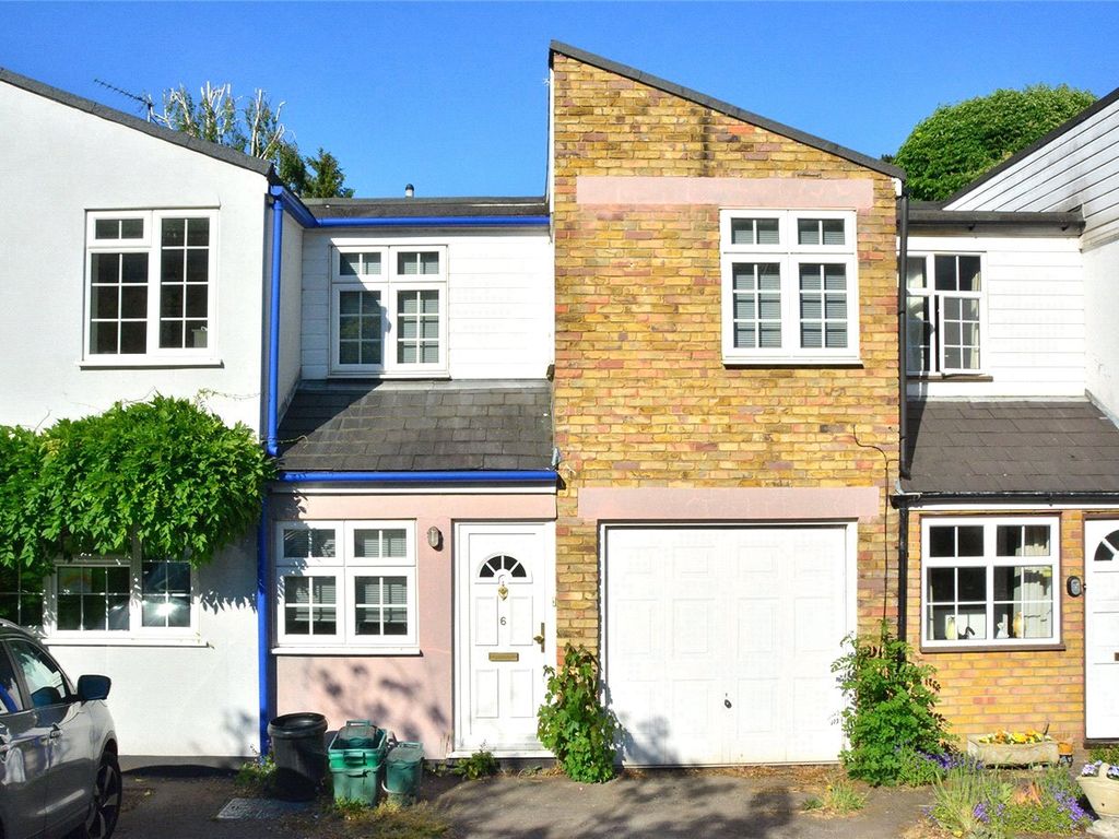 3 bed terraced house to rent in Lower Camden, Chislehurst BR7, £2,300 pcm