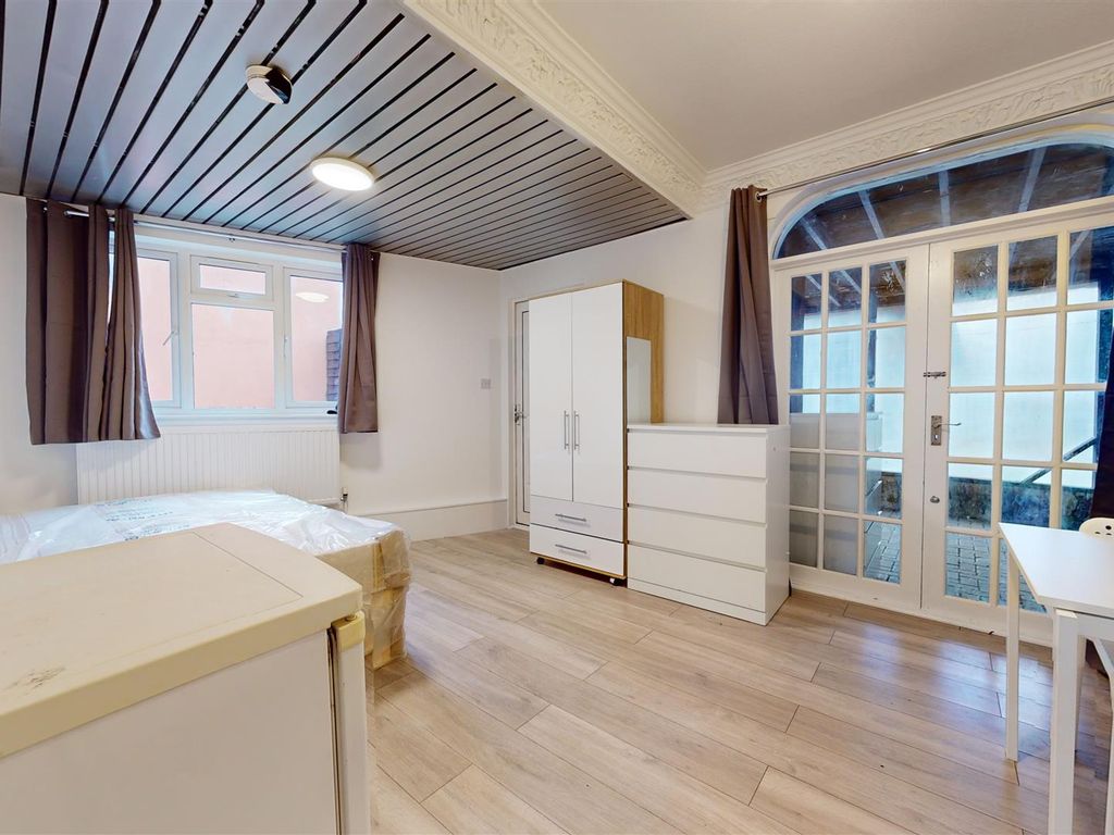 1 bed flat to rent in Dollis Hill Lane, Neasden, London, London NW2, £1,400 pcm