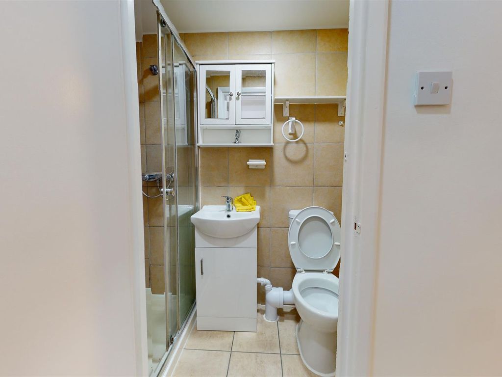 1 bed flat to rent in Dollis Hill Lane, Neasden, London, London NW2, £1,400 pcm