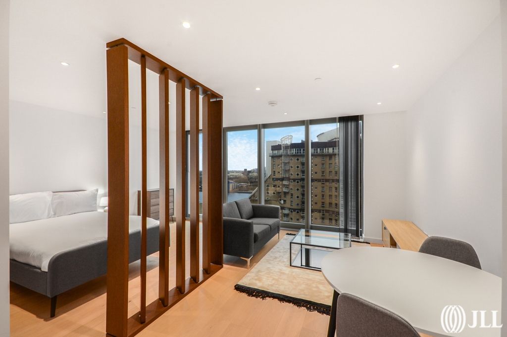 Studio to rent in Marsh Wall, London E14, £2,318 pcm