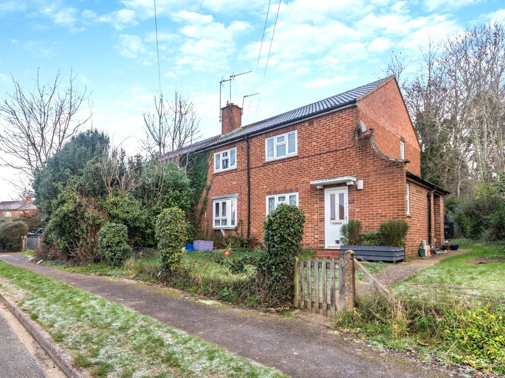 2 bed flat for sale in Charsley Close, Little Chalfont, Amersham HP6, £299,950