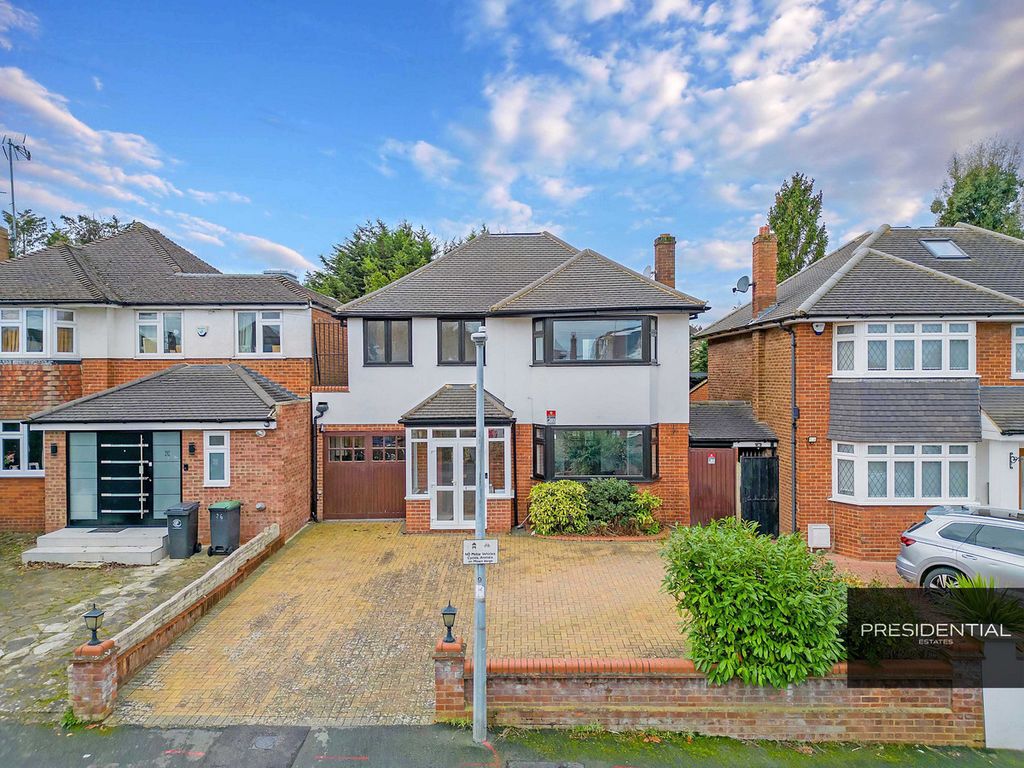 4 bed detached house for sale in Lechmere Avenue, Chigwell IG7, £980,000