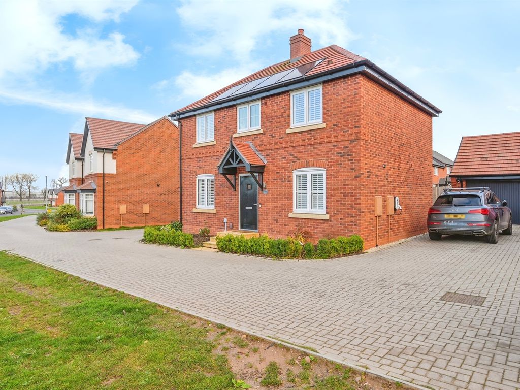 3 bed detached house for sale in Thompson Way, Streethay, Lichfield WS13, £399,950