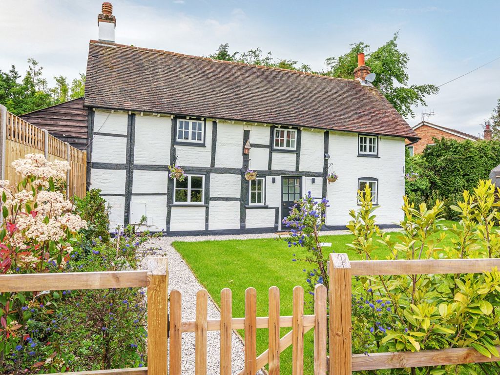 2 bed detached house for sale in Little Bookham Street, Little Bookham KT23, £635,000