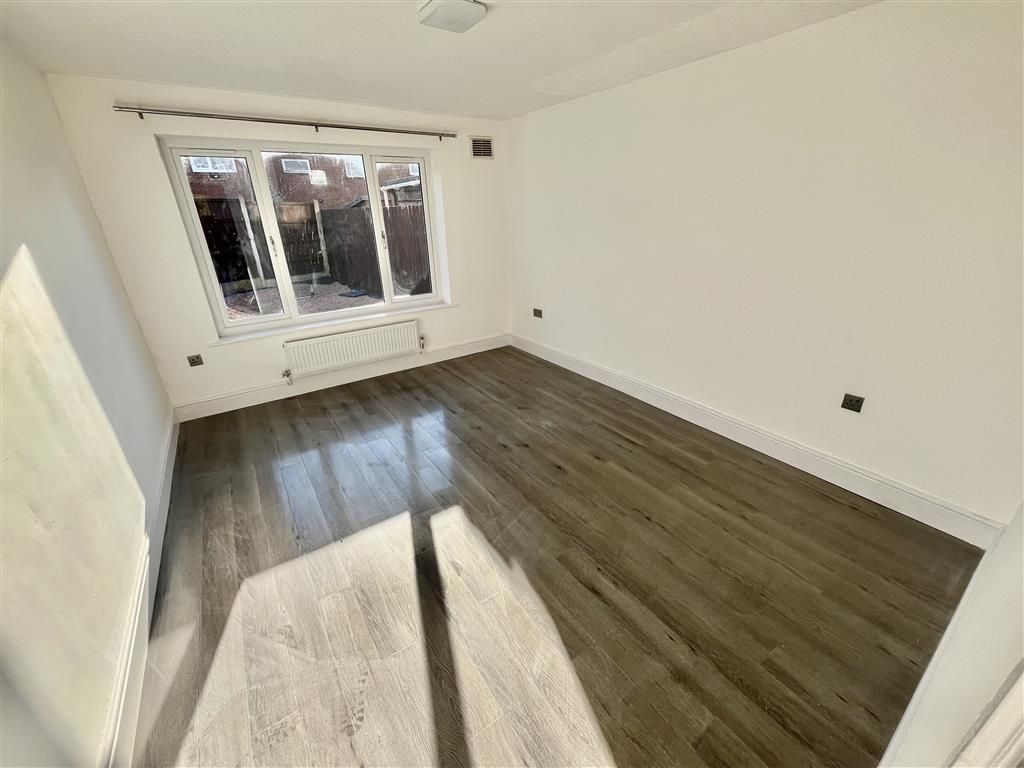 3 bed property to rent in Graham Street, Nottingham NG7, £1,250 pcm