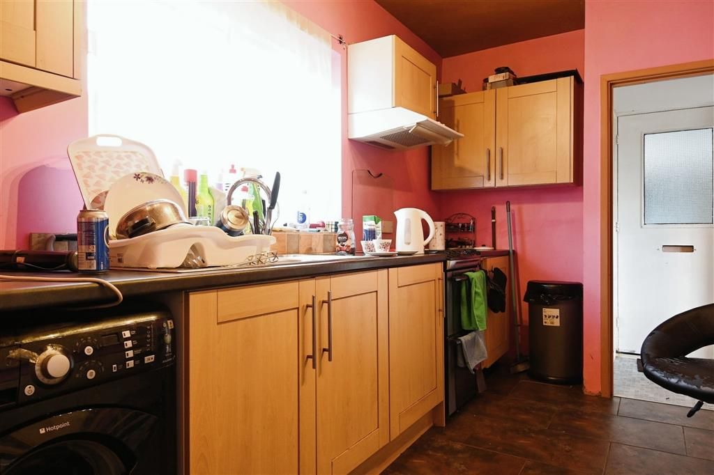 2 bed flat for sale in Mousehold Street, Norwich NR3, £100,000