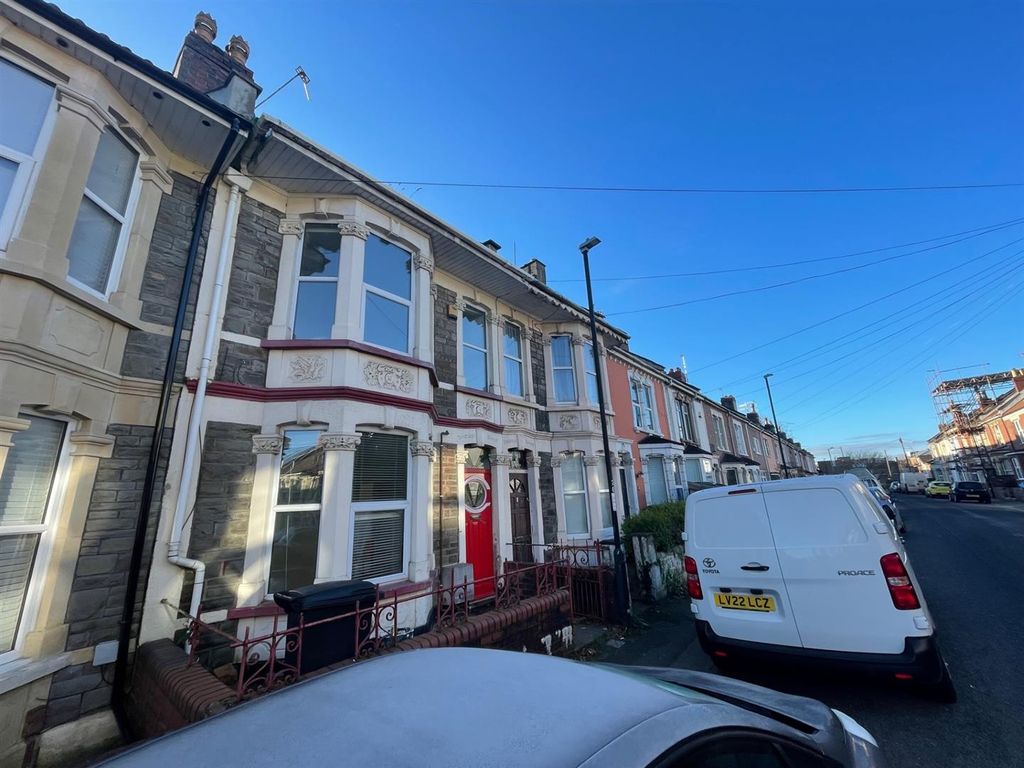 3 bed terraced house to rent in Victoria Avenue, Redfield, Bristol BS5, £1,600 pcm