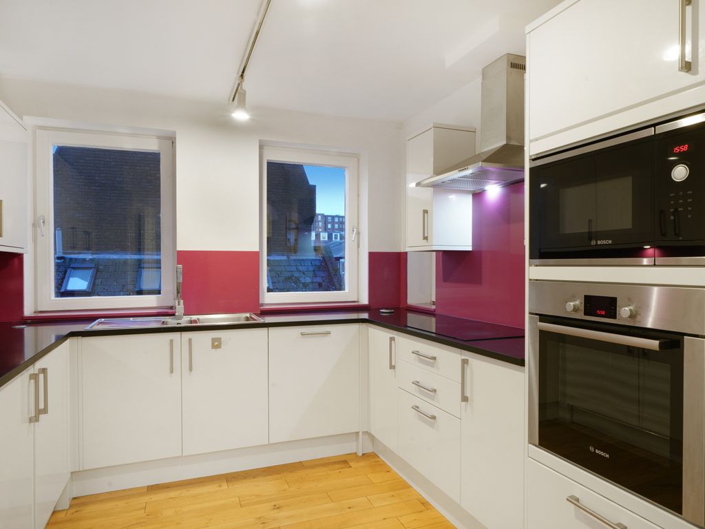 3 bed flat to rent in Abbey Road, St John's Wood NW8, £4,750 pcm