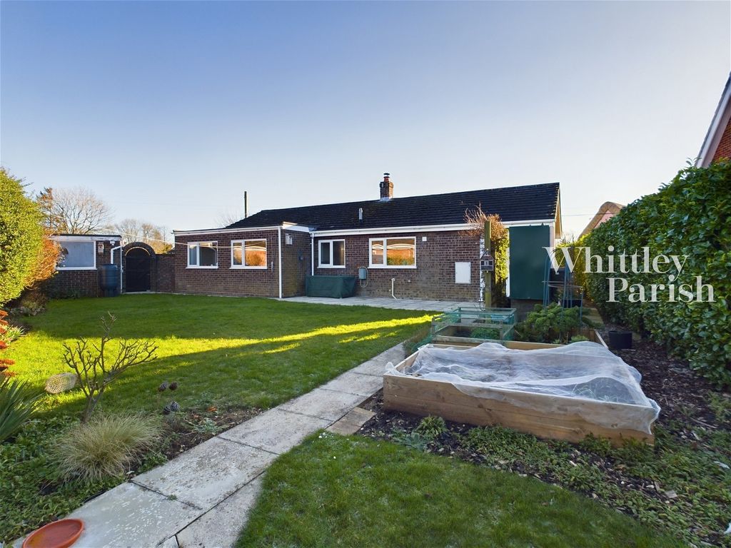 3 bed bungalow for sale in High Green, Great Moulton, Norwich NR15, £375,000