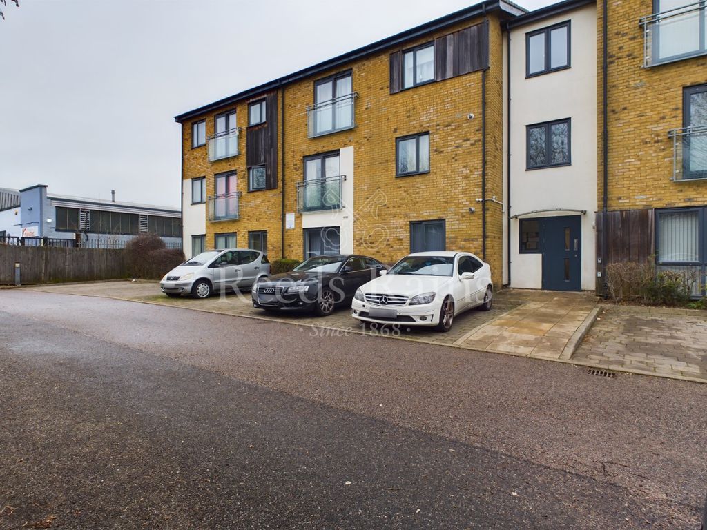 1 bed flat for sale in Salisbury Road, Dartford, Kent DA2, £190,000