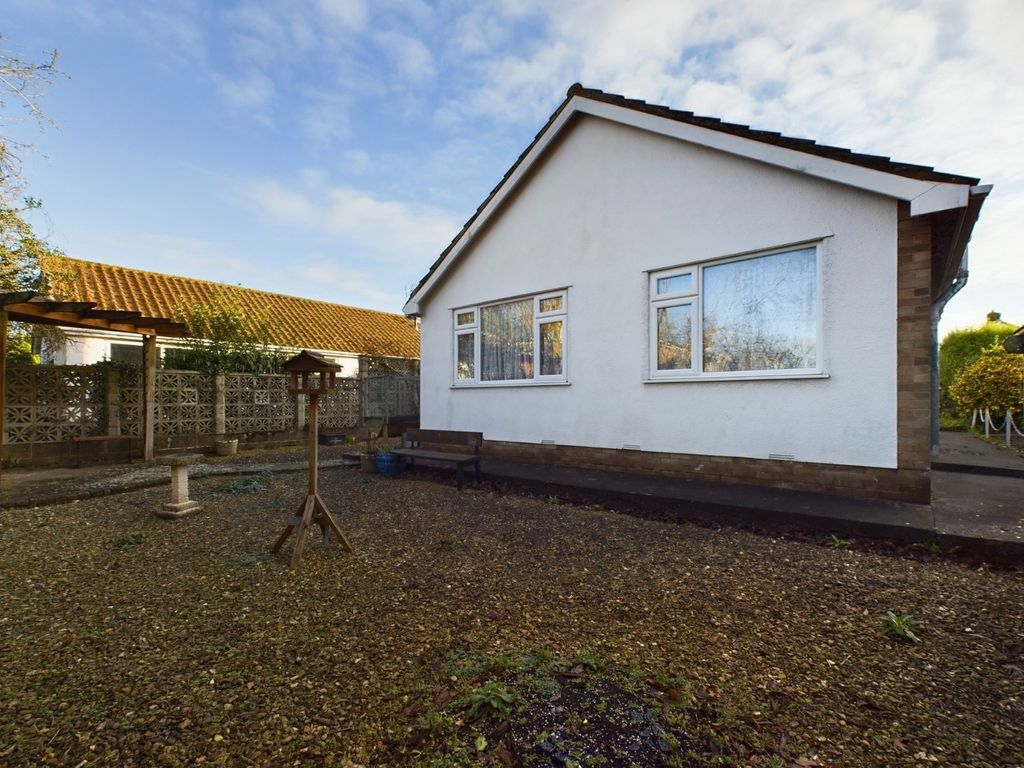 3 bed bungalow for sale in Beechwood Road, Nailsea, Bristol BS48, £365,000