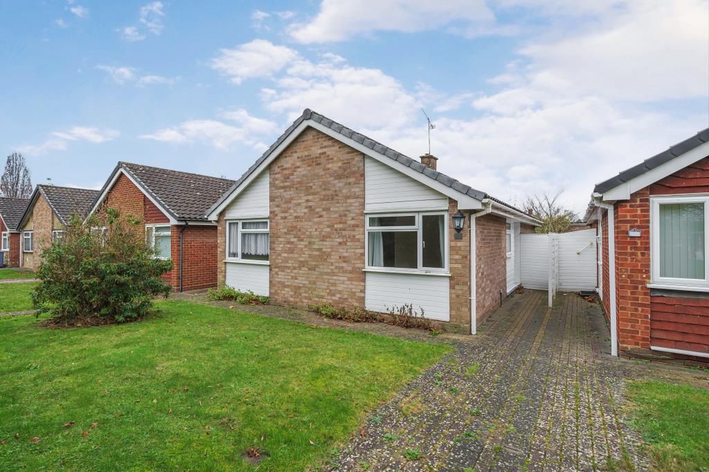 3 bed detached bungalow to rent in Maidenhead, Berkshire SL6, £2,000 pcm