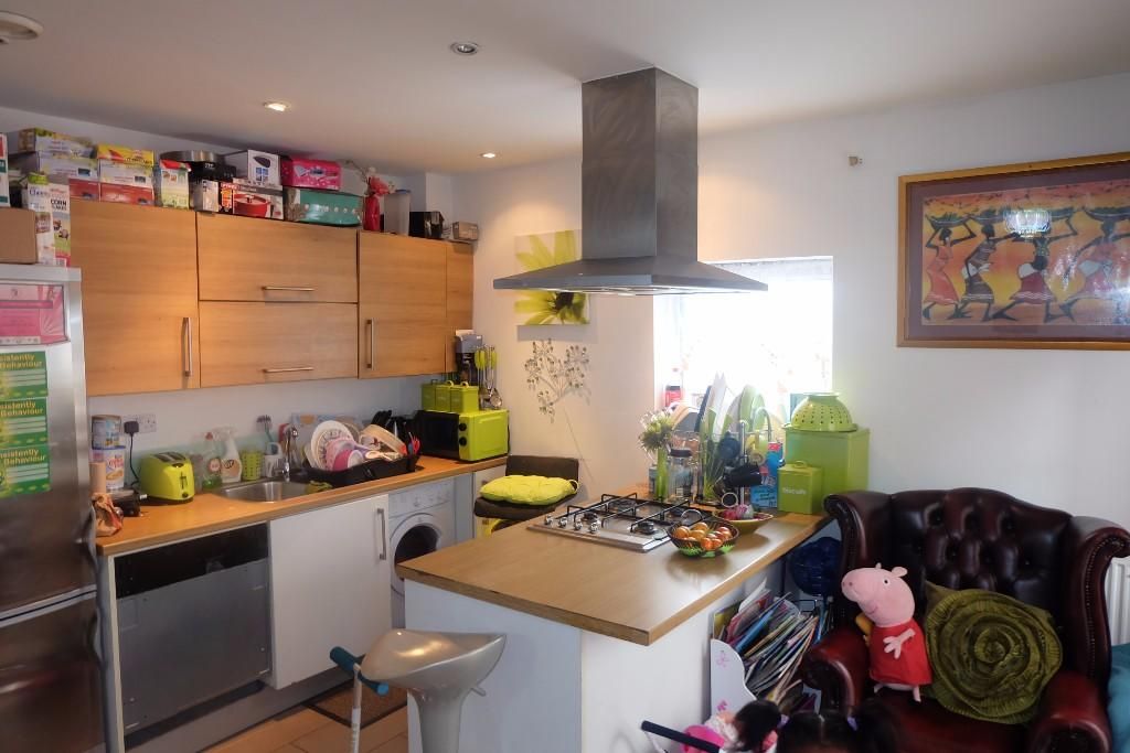 2 bed flat for sale in Newham Way, London E6, £325,000