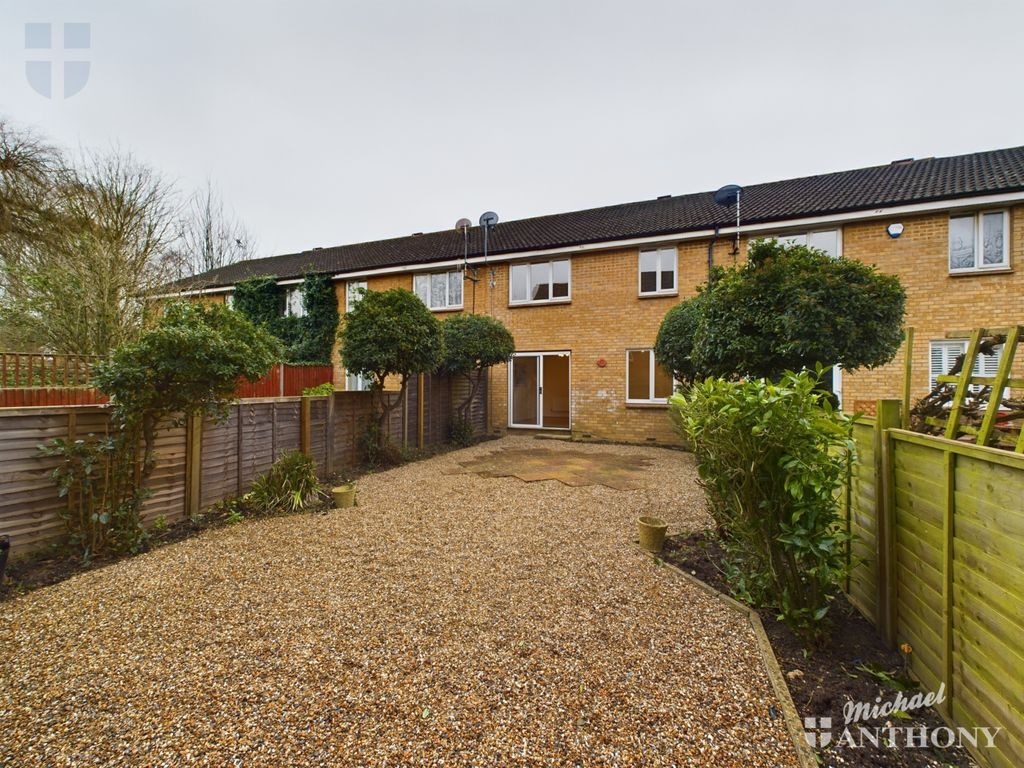 3 bed terraced house to rent in Friarscroft Way, Aylesbury, Buckinghamshire HP20, £1,650 pcm