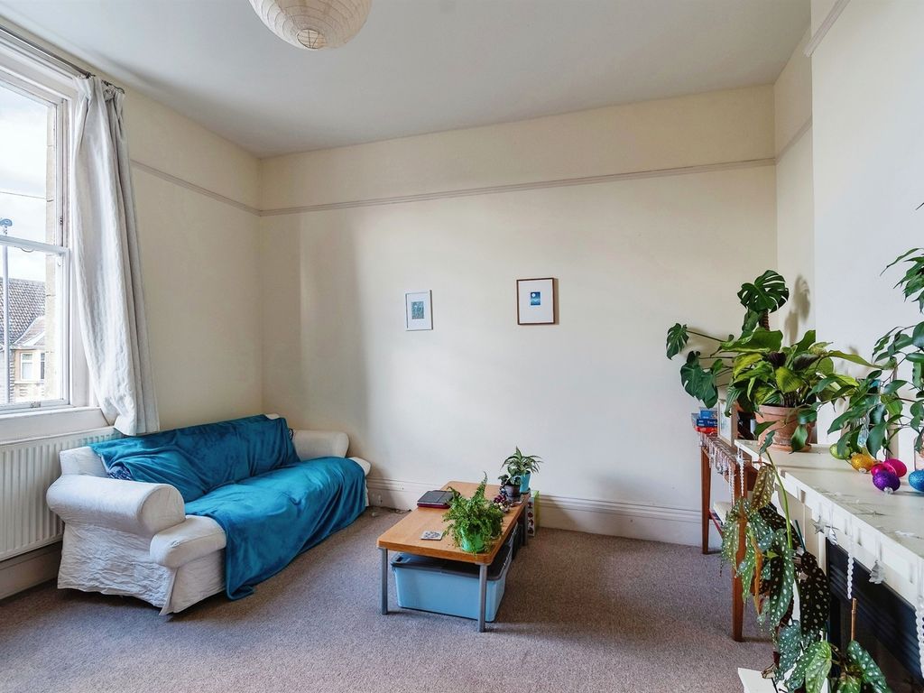 1 bed flat for sale in Highview, Upper Oldfield Park, Bath BA2, £280,000