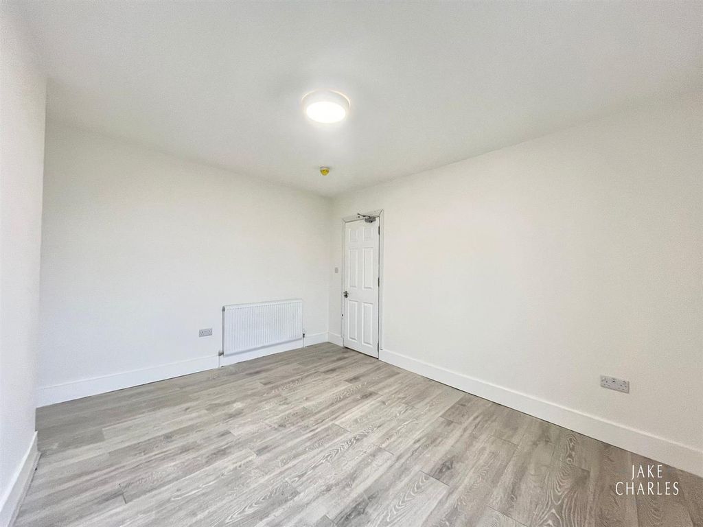 Room to rent in Turnpike Lane, London N8, £850 pcm