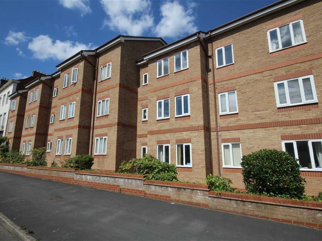 1 bed flat for sale in Charlotte Street, Leamington Spa CV31, £139,950