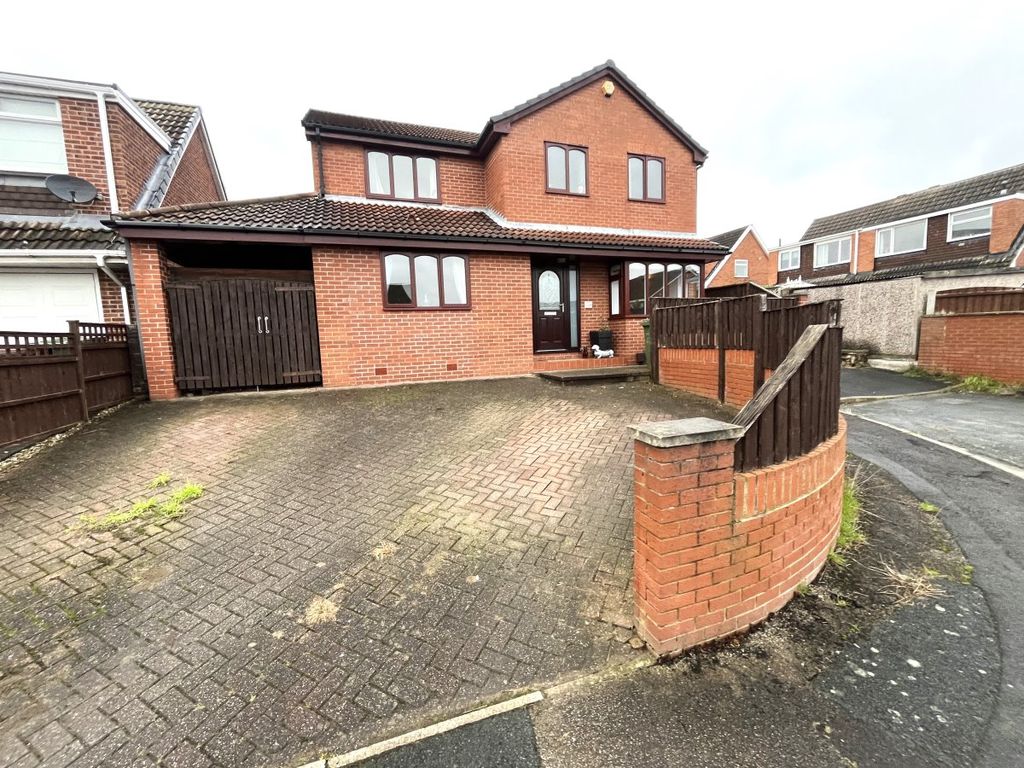 5 bed detached house for sale in Hargreaves Avenue, Stanley, Wakefield WF3, £399,950