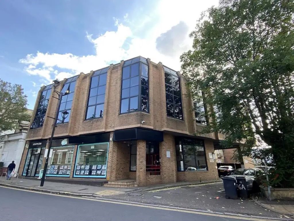 Office to let in St James Road, Surrey KT6, £8,400 pa