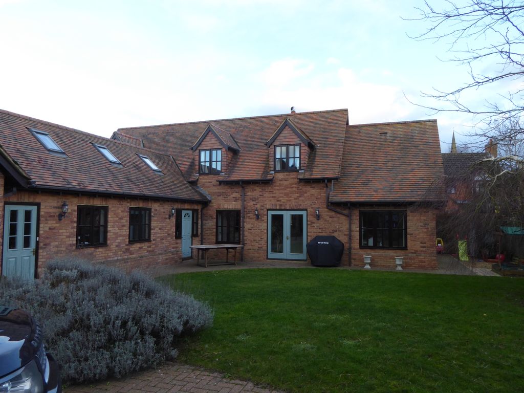 6 bed detached house to rent in High Street, Milton Keynes MK19, £2,500 pcm
