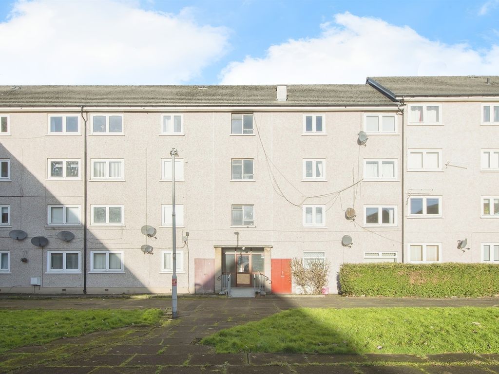 1 bed flat for sale in George Street, Paisley PA1, £40,000
