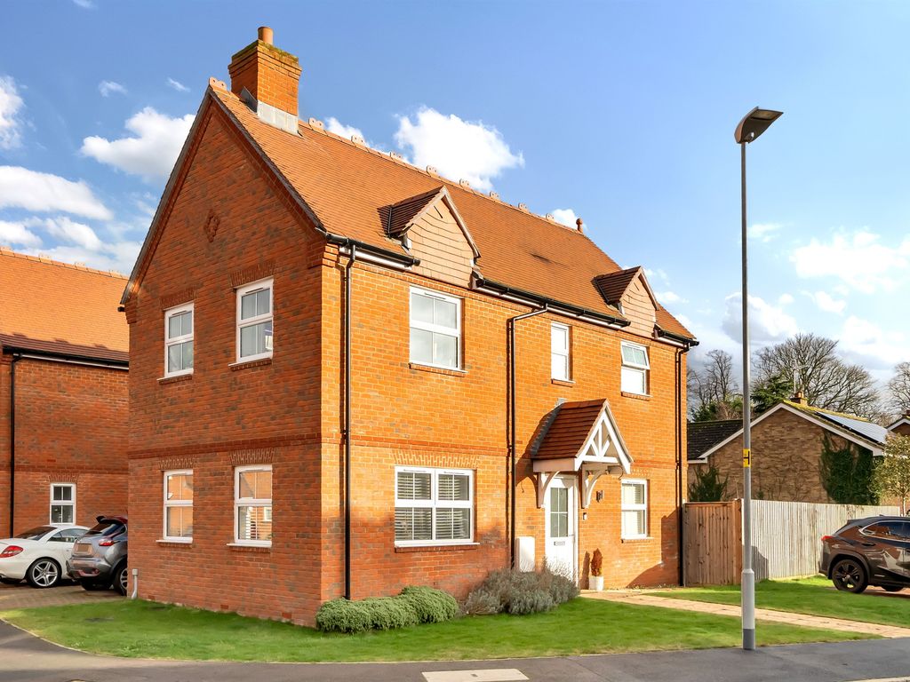 3 bed detached house for sale in Elm Leys, Wingrave, Aylesbury HP22, £565,000