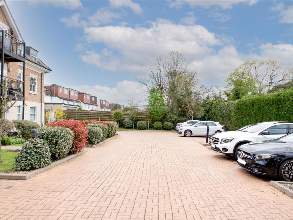 2 bed flat for sale in Holders Hill Road, Mill Hill, London NW7, £485,000