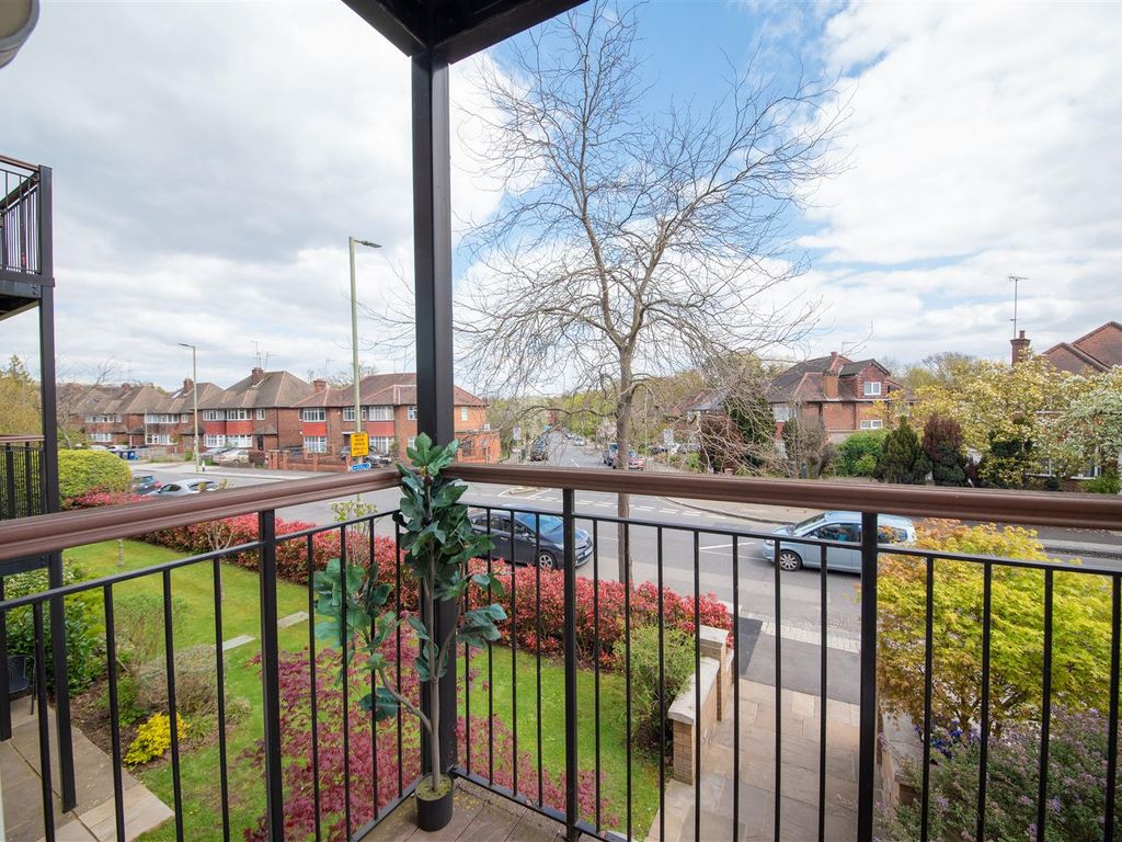 2 bed flat for sale in Holders Hill Road, Mill Hill, London NW7, £485,000