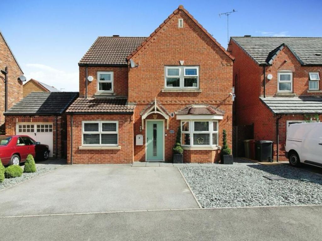 4 bed detached house for sale in Bluebell Walk, Creswell, Worksop S80, £370,000