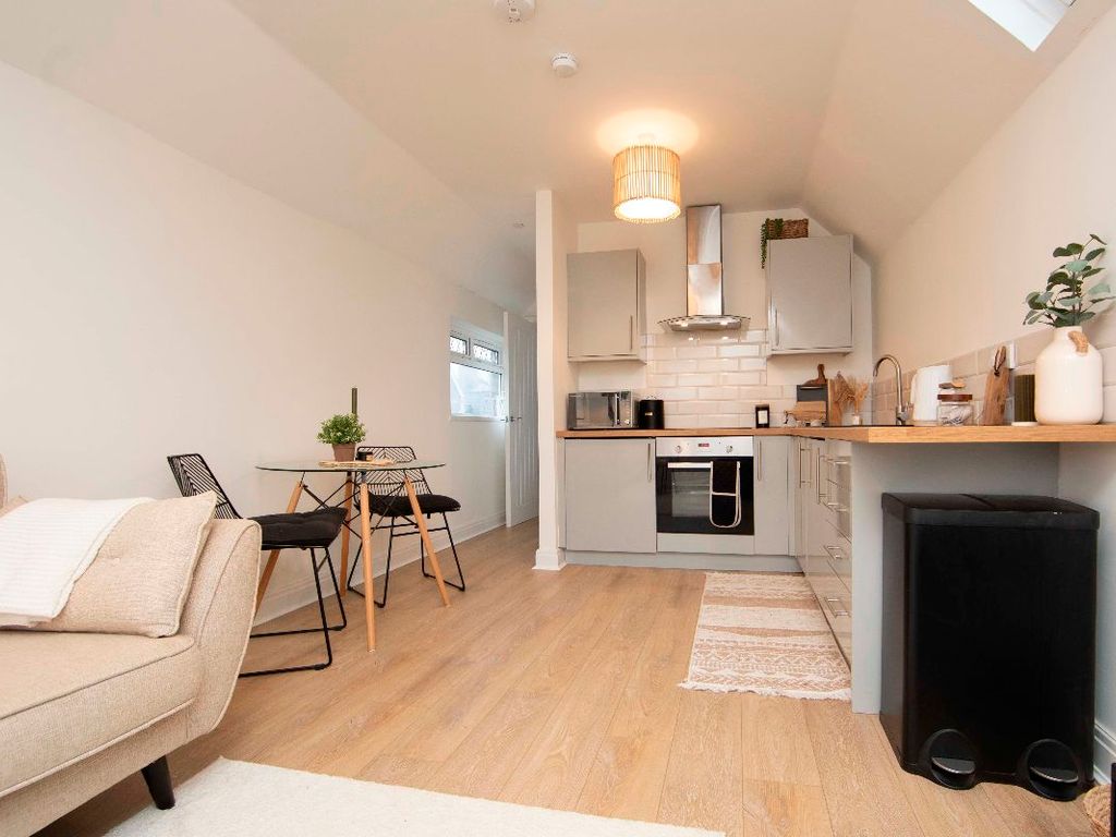 1 bed flat for sale in Flat, Llanishen Street, Cardiff CF14, £160,000