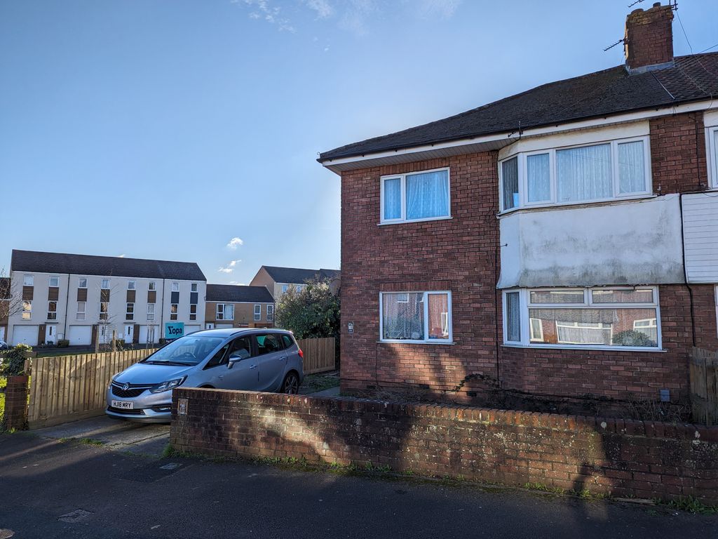 2 bed flat for sale in Cranbourne Road, Patchway, Bristol BS34, £200,000