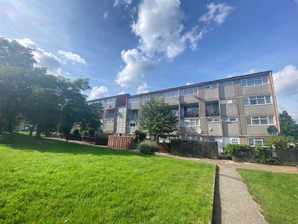 2 bed maisonette for sale in Beale Close, Tottenhall Road, London N13, £320,000