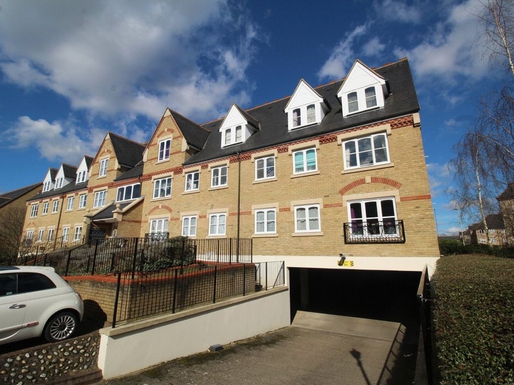 2 bed flat to rent in Exeter Close, Watford, Hertfordshire WD24, £1,495 pcm