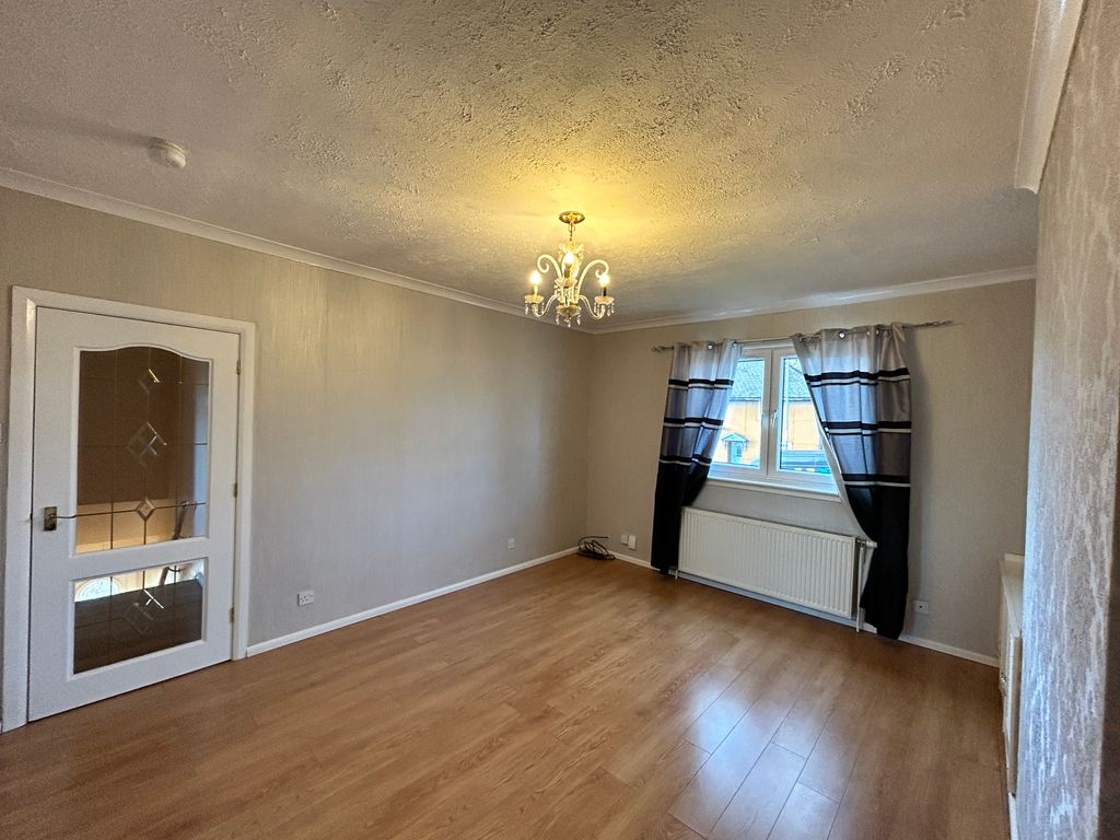 2 bed flat for sale in Robroyston Road, Glasgow G33, £70,000