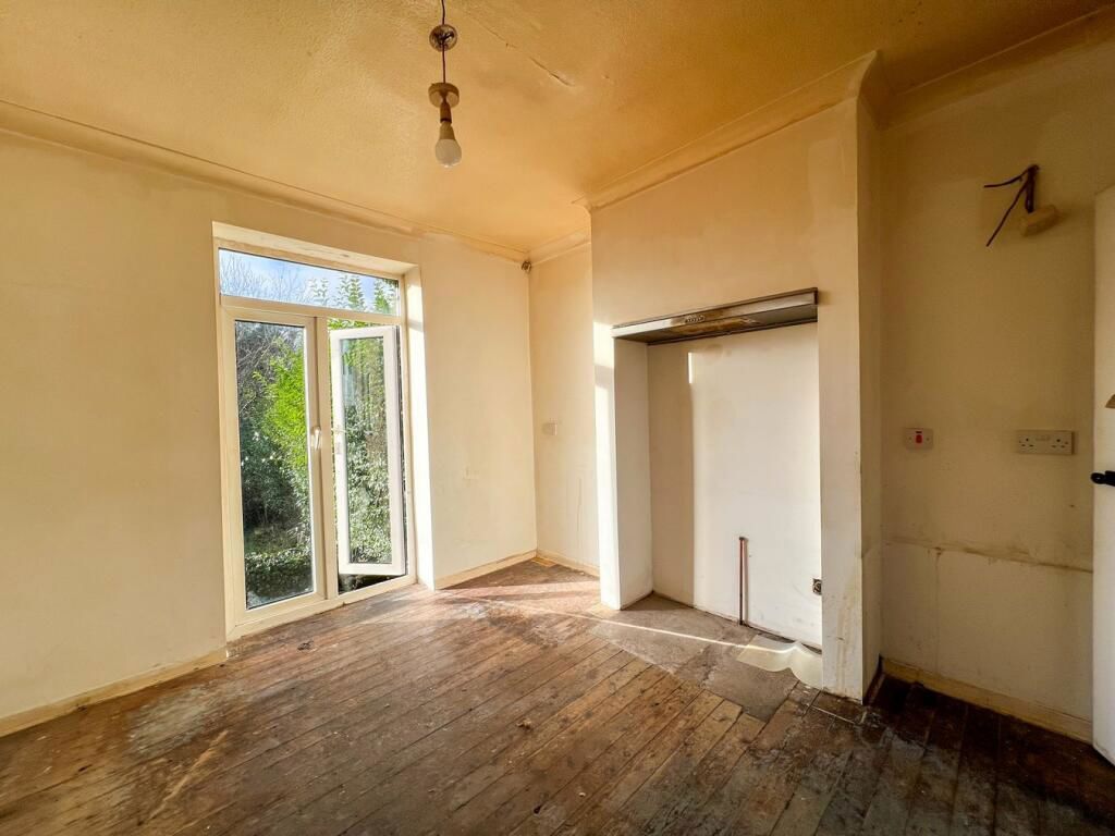 2 bed semi-detached house for sale in Birklands Road, Huddersfield HD2, £120,000
