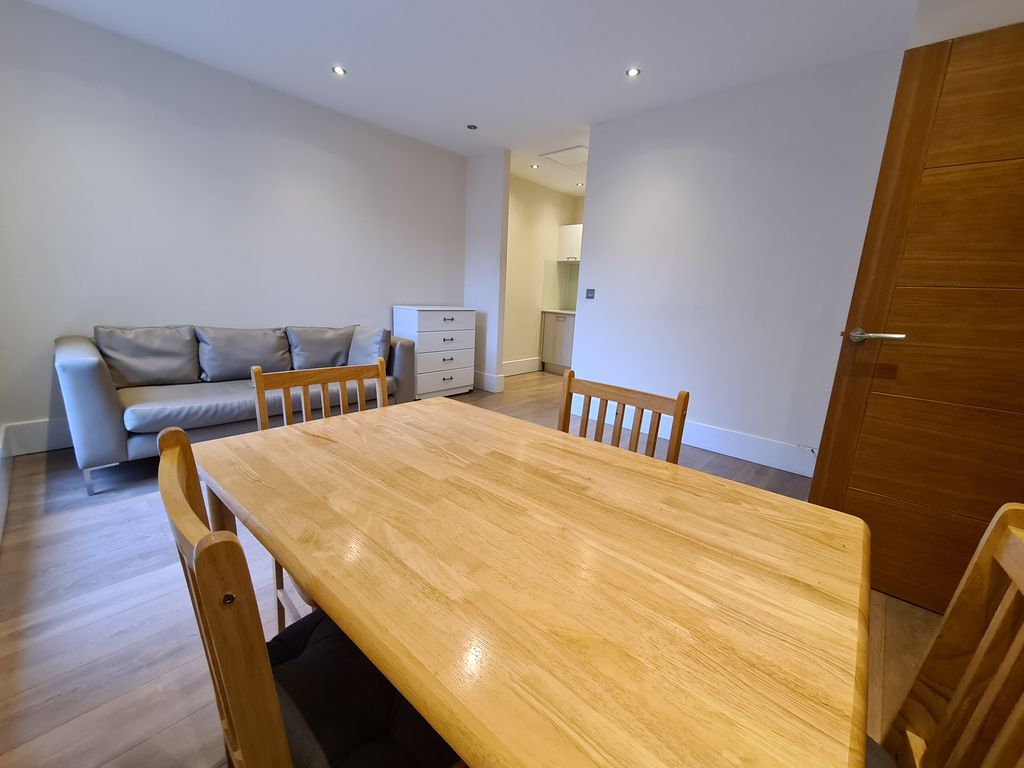 1 bed flat to rent in Clifton Terrace, London N4, £1,700 pcm